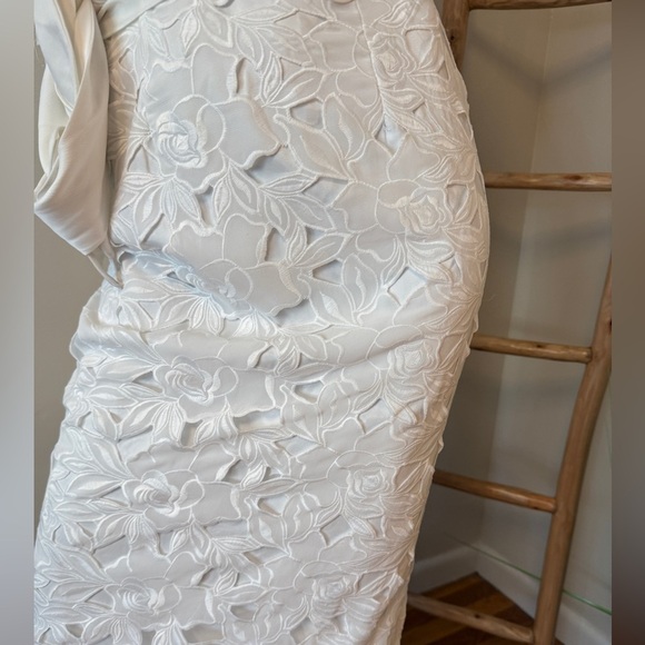 Chi Chi London Ruffled Off Shoulder Crochet Porsha White Maxi Dress 2 US NWT - Picture 5 of 8